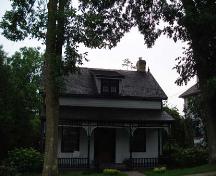 Of note is the simple design and frame and clapboard construction.; Martina Braunstein, 2007.