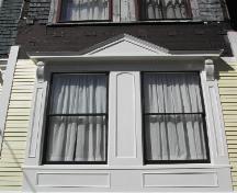 Cette photographie montre une fenêtre réhabilitée dans le style d'origine, 2007; City of Saint John
