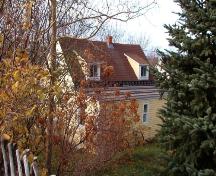 View of the right and rear facades of Morgan House, Seal Cove, CBS, NL.; HFNL 2009