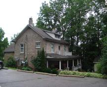 Of note is the gable roof and chimney placements.; Martina Braunstein, 2007.