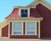 Captain Snow House, Port Wade, N.S., Italianate push-out with
inset window, 2009.
; Heritage Division, NS Dept. of Tourism, Culture and Heritage, 2009