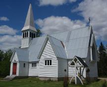 Vue globale avec le porche d'entrée (lych gate) en avant-plan, 2009; Rural Community of Upper Miramichi