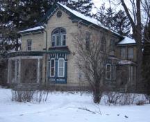 Of note is the side entrance, and heavy brackets under the eaves, 2007.; Kayla Jonas, 2007.