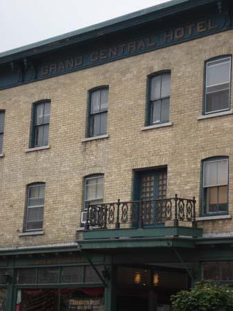 Façade, Grand Central Hotel, 2007