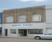 Primary elevation, from the southeast, of the Modern Bakery, Carberry, 2008; Historic Resources Branch, Manitoba Culture, Heritage and Tourism, 2008