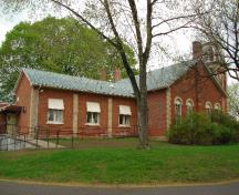 Of note is the rear wing including the simple and classical original school building.; Paul Dubniak, 2008.