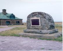 General view of the plaque and cairn at Tonge's Island National Historic Site of Canada, 2002.; Parks Canada Agency / Agence Parcs Canada, 2002.