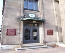 Main entrance, Amherst Dominion Public Building, Amherst, Nova Scotia, 2006.
; Heritage Division, NS Dept. of Tourism, Culture and Heritage, 2006.