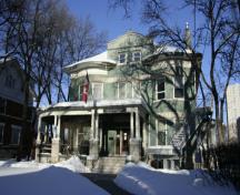 Façade principale - du sud de la maison John Duncan McArthur, Winnipeg, 2009; Historic Resources Branch, Manitoba Culture, Heritage and Tourism, 2009