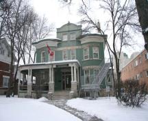 Vue d'ensemble - du sud-est de la maison John Duncan McArthur, Winnipeg, 2009; Historic Resources Branch, Manitoba Culture, Heritage and Tourism, 2009