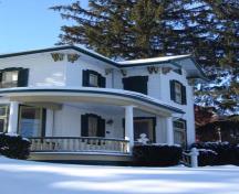 View of the south and east elevations of 157 Albert Street depicting the wrap-around porch, 2007.; Lindsay Benjamin, 2007.