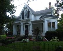 Of note are the angled rooms on either side of the residence.; Kayla Jonas, 2008.