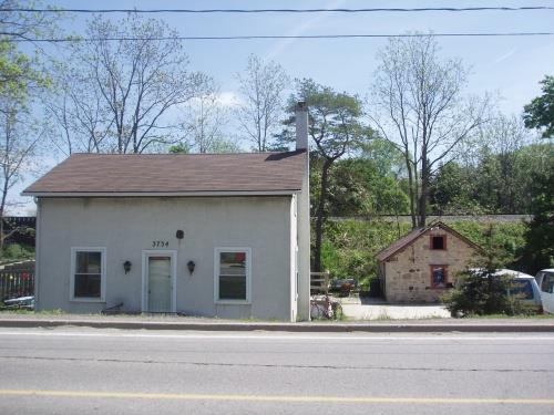Facade, 3734 King Street East, 2008
