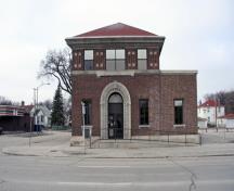 Primary elevation, from the east, of the Merchants Bank, Winnipeg, 2007; Historic Resources Branch, Manitoba Culture, Heritage and Tourism, 2007