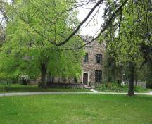 Lislehurst sits on a lot surrounded by spacious lawns and mature trees.; Paul Dubniak, 2008.