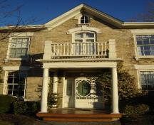 Of note are the pedimented portico, balcony and centre gable.; Kayla Jonas, 2008.