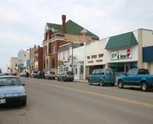 Contextual view, from the northeast, of Ray's Diner, Carberry, 2008; Historic Resources Branch, Manitoba Culture, Heritage and Tourism, 2008