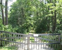 Of note is the Copeland House's long country like driveway.; Beatrice Tam, 2008.