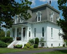 Corner view of Leonard Carey Archibald House.; Heritage Division, N.S. Dept. of Tourism, Culture and Heritage, 2009.