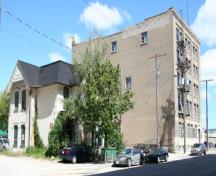 Contextual view, from the southeast, of the Kelly House, Winnipeg, 2007; Historic Resources Branch, Manitoba Culture, Heritage and Tourism, 2007