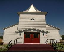 Front entrance to the Tracadie United Baptist Church.; Heritage Division, N.S. Dept. of Tourism, Culture and Heritage, 2009.