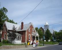 Contextual view of the McFadden House.; RHI 2006