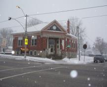 Of note is the corner entrance.; Paul Dubniak, 2008.