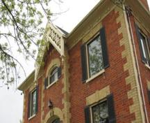 Featured are the flat arch radiating voussoirs and dichromatic brick in checkerboard pattern.; Chelsey Tyers, 2008.