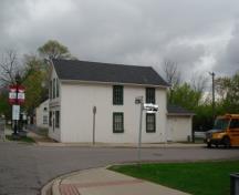 Featured are the six-over-six paned double hung sash windows.; Paul Dubniak, 2008.