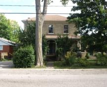 Of note is the round-headed Italianate window on the second-storey.; Kayla Jonas, 2008.