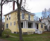 La façade sud-est de la maison Bourque-Robichaud; Bernard LeBlanc