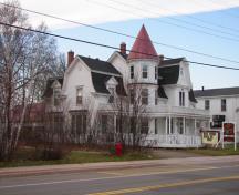 La maison en 2008, devenue l’Auberge O’Leary Inn; Bernard LeBlanc