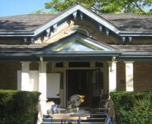 Of note is the front doorway with a camber top and decorative woodwork.; Martha Fallis, 2008.
