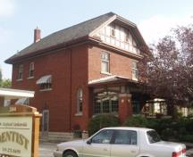 Of note is the clipped roof end.; Paul Dubniak, 2008