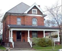 Of note is the asymmetrical massing with projecting bays and porch.; City of Brantford, 2009.