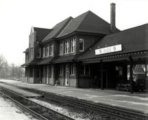 General view of the southeast elevation of the Former Canadian National Railways (VIA Rail) Station, 1992.; Glenn J. Lockwood, 1992.