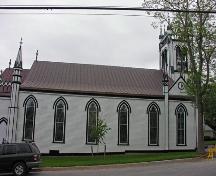 Side elevation, St. John's Anglican Church, Lunenburg, NS, 2005.; Heritage Division, NS Dept. of Tourism, Culture and Heritage, 2005