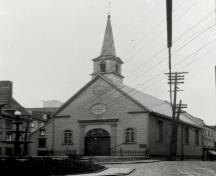 General view of the Notre-Dame-des-Victoires Church National Historic Site of Canada, showing the thick stone masonry of the exterior walls and the rectangular volume,1925.; Parks Canada Agency/Agence Parcs Canada, National Archives Canada, 1925.