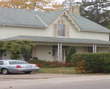 Of note is the central entrance with sidelights and transom.; Paul Dubniak, 2008.