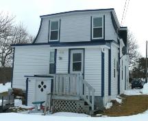View of the right facade of the Miller House, Topsail, CBS, NL showing the side porch. Photo taken 2010. ; HFNL/Andrea O'Brien 2010