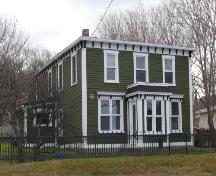 View of the left and front facades of The Road House, Topsail, CBS, NL. Photo taken 2009. ; HFNL/Andrea O'Brien 2010