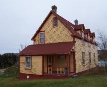 View of the left and front facades of Loveridge House, Twillingate, NL. Photo taken 2004. ; HFNL/Andrea O'Brien 2010