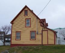 View of the right facade of Loveridge House, Twillingate, NL. Photo taken 2004. ; HFNL/Andrea O'Brien 2010