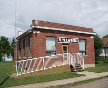 Looking west at the front of the building, 2009.; Ross Herrington, 2009.