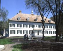 Primary elevation, viewed from the west, of the Grey Nuns' Convent, Winnipeg, 2004; Historic Resources Branch, Manitoba Culture, Heritage and Tourism, 2004