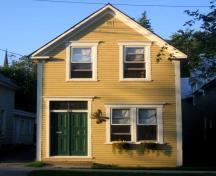 Front facing view of 871 Charlotte Street, situated upon the north side of the street; City of Fredericton