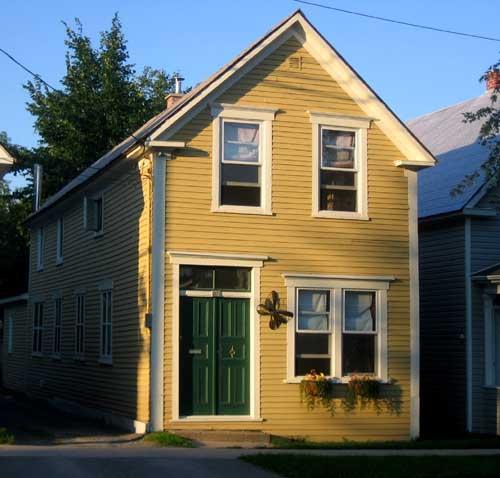 871 Charlotte Street, side view