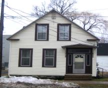 Image de la maison située au 178, rue Northumberland montrant les éléments architecturaux du style renouveau classique; City of Fredericton