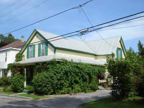 8 Mary Street