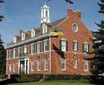 View of the front of the Weyburn Court House, 2004.; Government of Saskatchewan, C. Fehr, 2004.